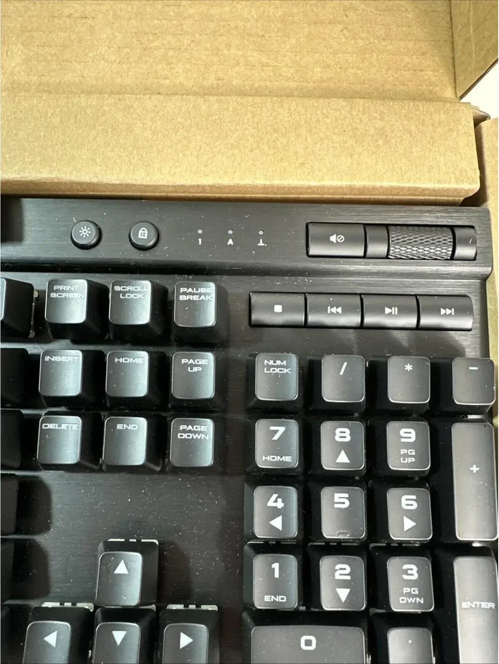 Corsair K70 LUX RGB Mechanical Gaming Keyboard Wired Illuminated‎ Black Aluminum
